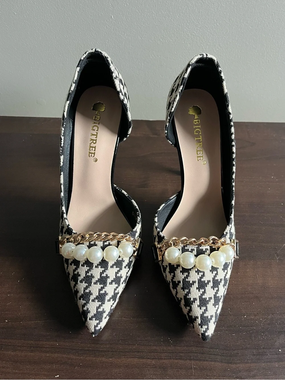 NWT Bigtree Houndstooth Pumps Size 37